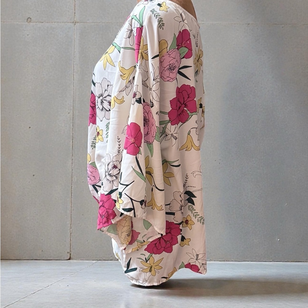 Chic Floral V-Neck Blouse 1X - Picture 3 of 5